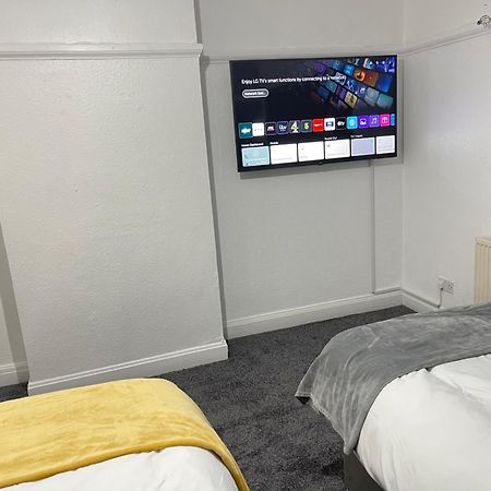 Hometel Digs Hidden Gem Large Comfy Home Can Sleep 15 Braunstone Town Esterno foto
