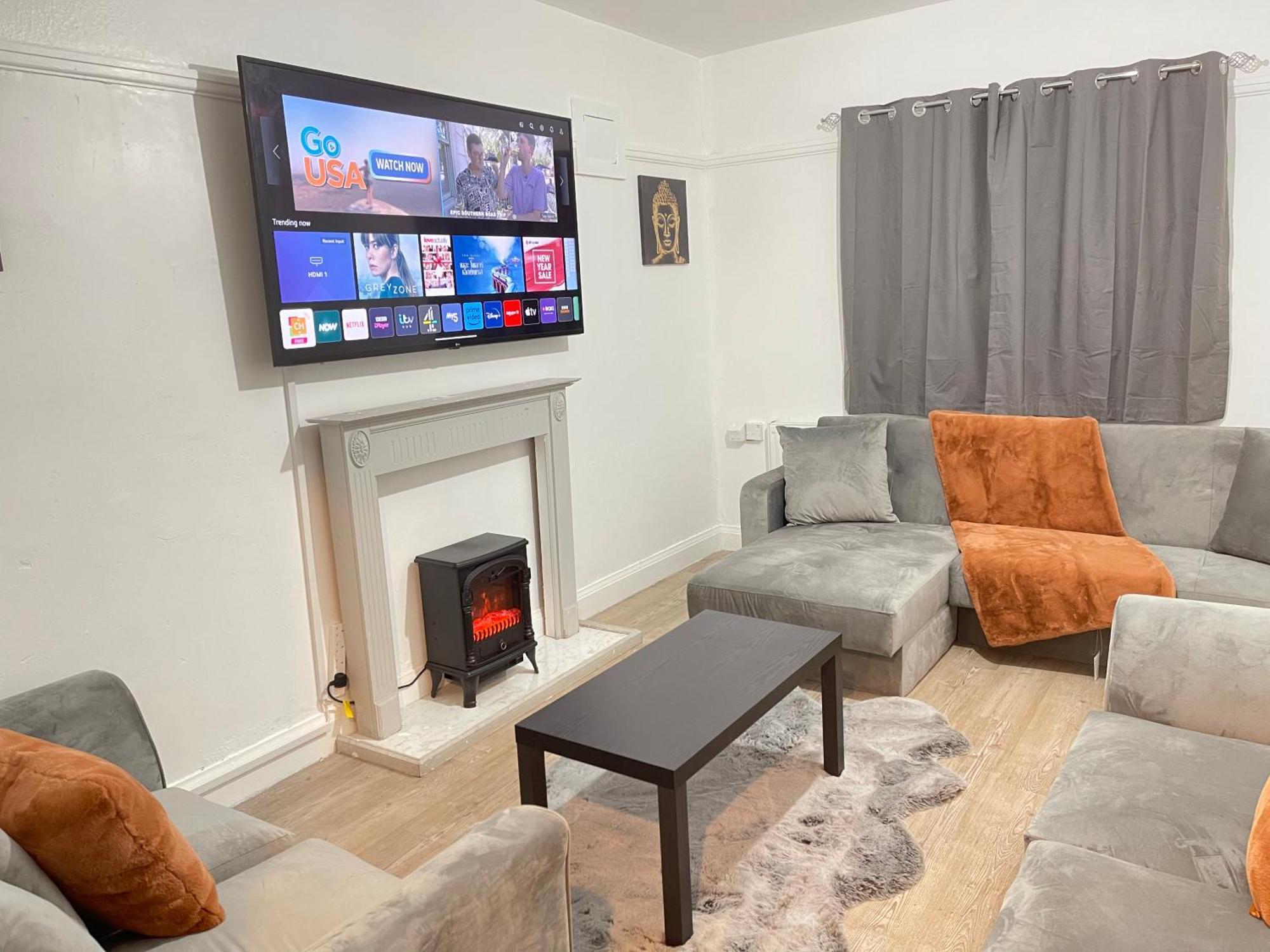 Hometel Digs Hidden Gem Large Comfy Home Can Sleep 15 Braunstone Town Esterno foto