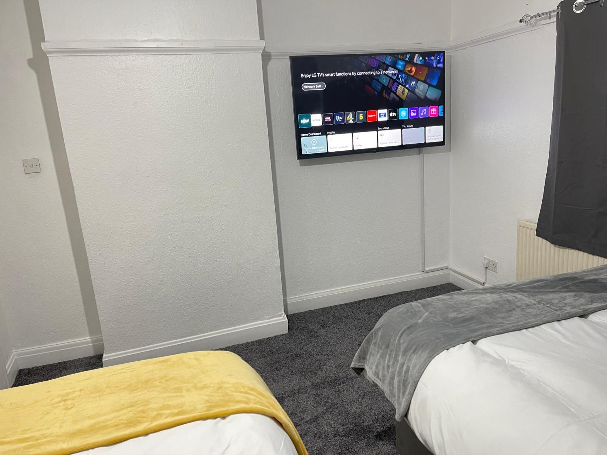 Hometel Digs Hidden Gem Large Comfy Home Can Sleep 15 Braunstone Town Esterno foto