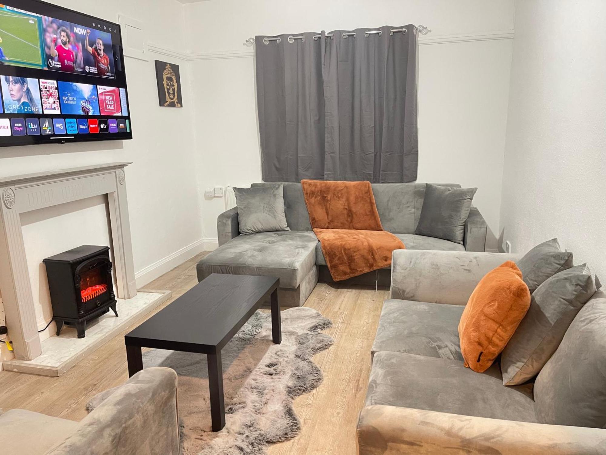 Hometel Digs Hidden Gem Large Comfy Home Can Sleep 15 Braunstone Town Esterno foto