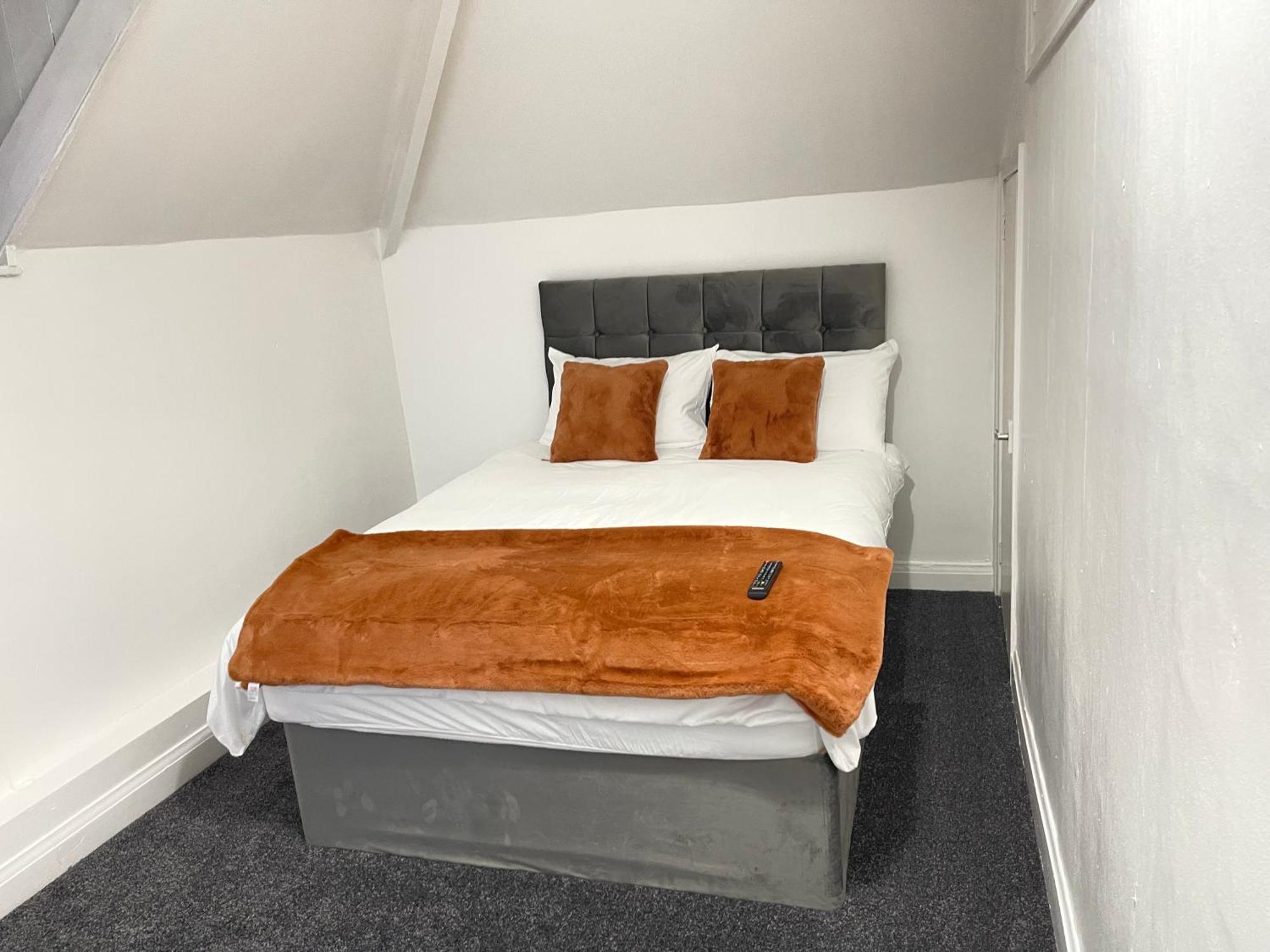 Hometel Digs Hidden Gem Large Comfy Home Can Sleep 15 Braunstone Town Esterno foto