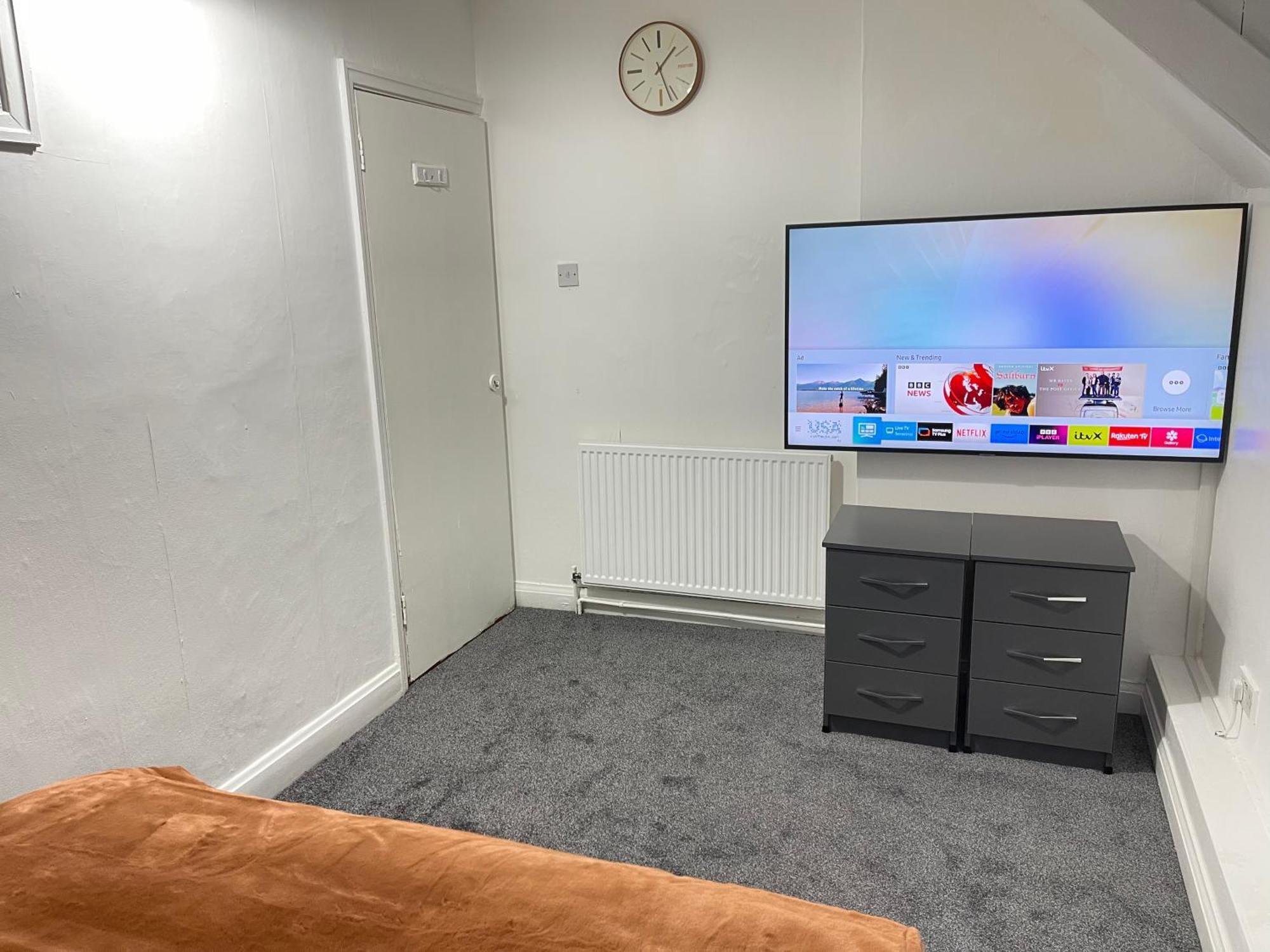 Hometel Digs Hidden Gem Large Comfy Home Can Sleep 15 Braunstone Town Esterno foto
