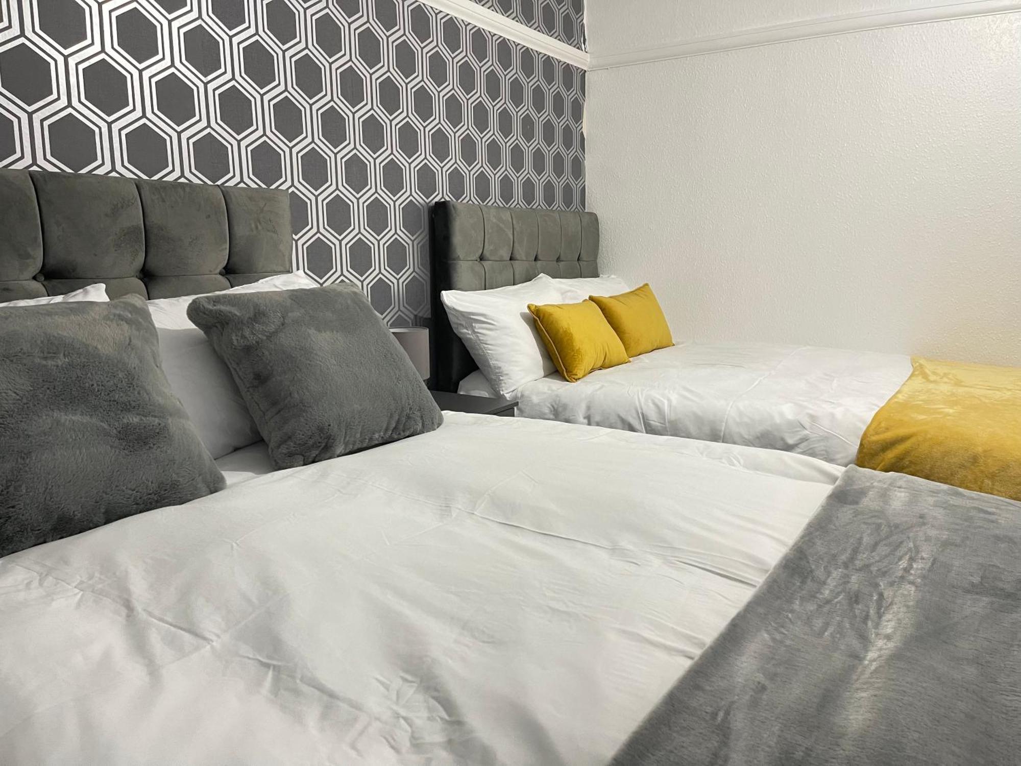 Hometel Digs Hidden Gem Large Comfy Home Can Sleep 15 Braunstone Town Esterno foto