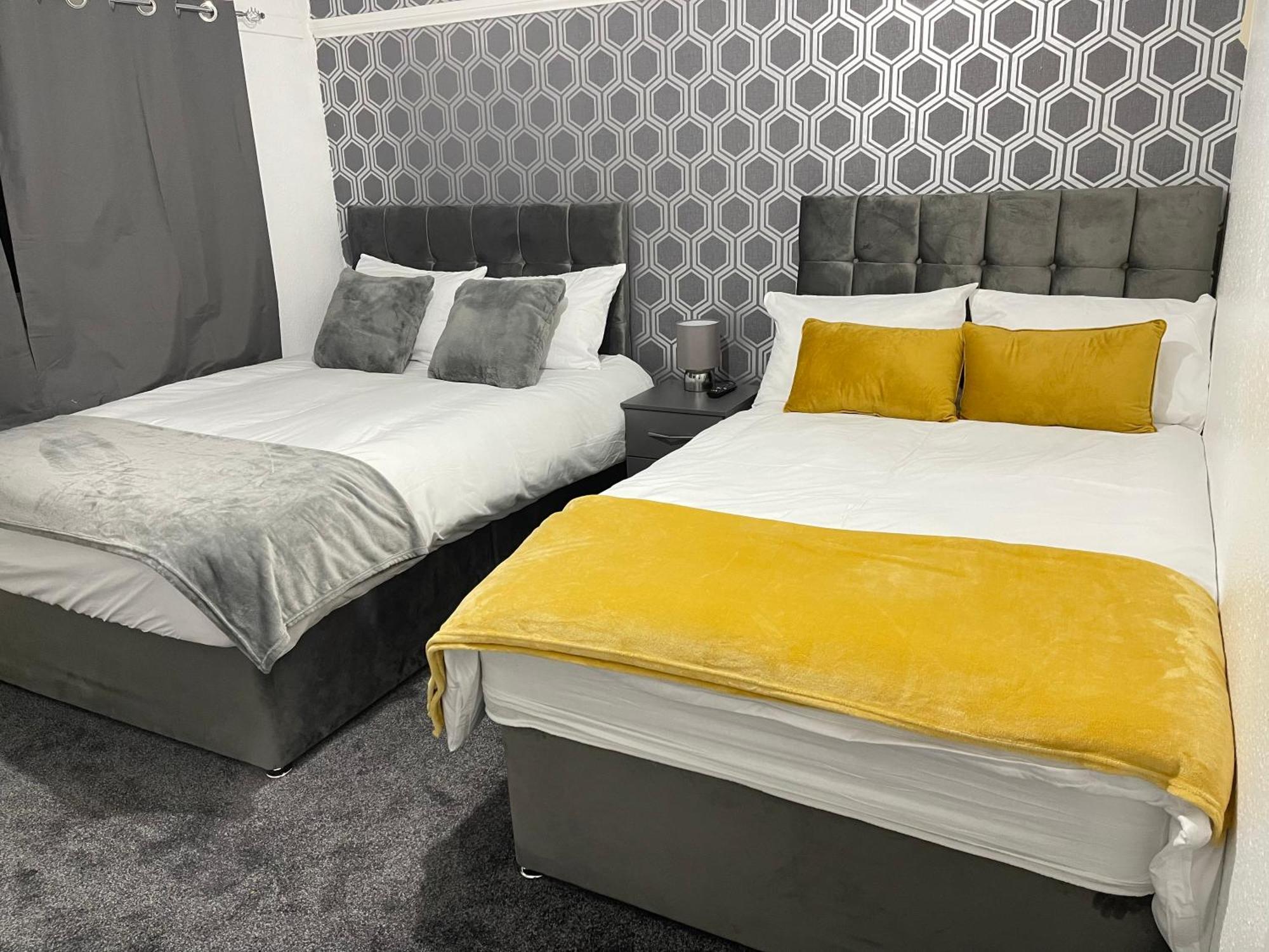 Hometel Digs Hidden Gem Large Comfy Home Can Sleep 15 Braunstone Town Esterno foto